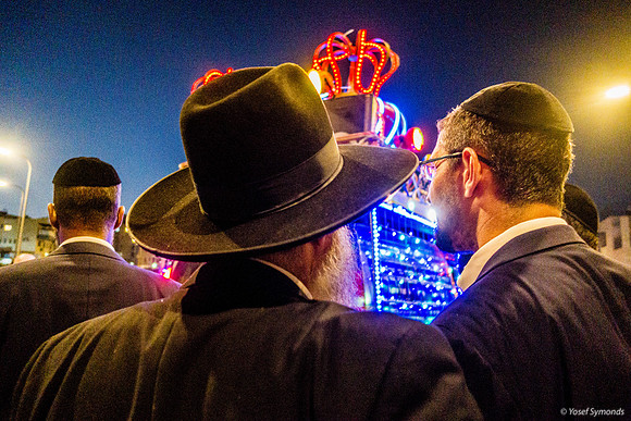 Much to Discuss at Sefer Torah Procession 220817-3