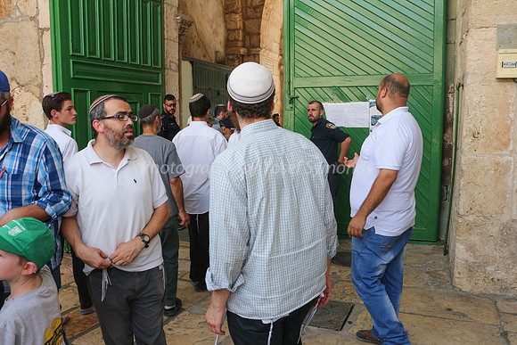 Leaving the Temple Mount 1