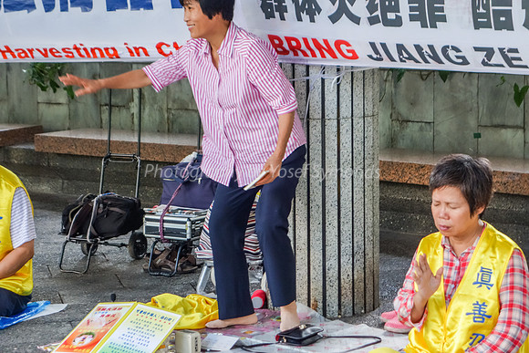 Falun Gong Demonstrators Hong Kong 150811-3
