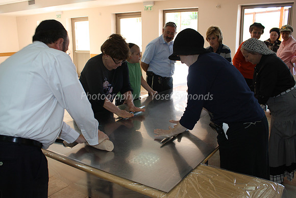MatzaMaking-MaorSeniors_7332