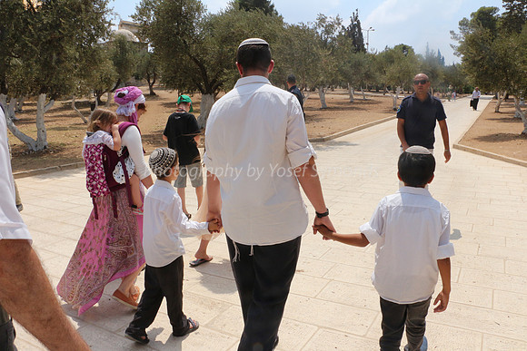 Jewish Children Visiting Temple Mount 8