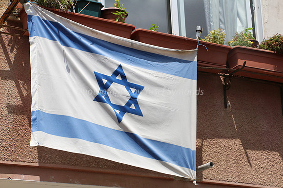 Flag and Window 160904-1