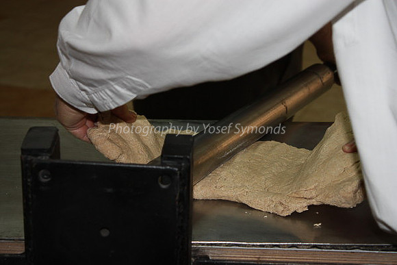 MatzaMaking-MaorSeniors_7349