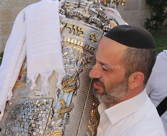 Sephardi Sefer Torah on the Move 5