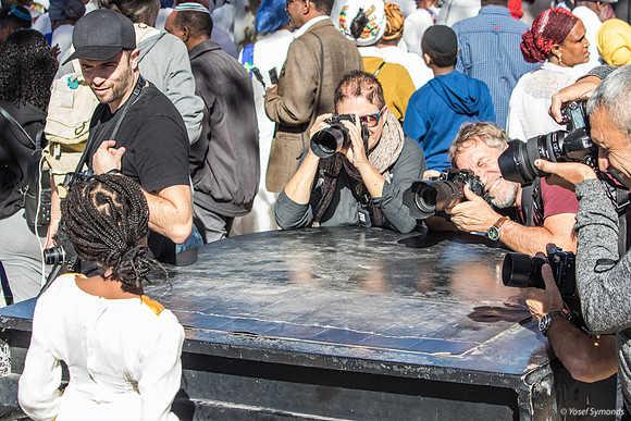 Girl Playing Piano and Playing to Crowd 221123-8