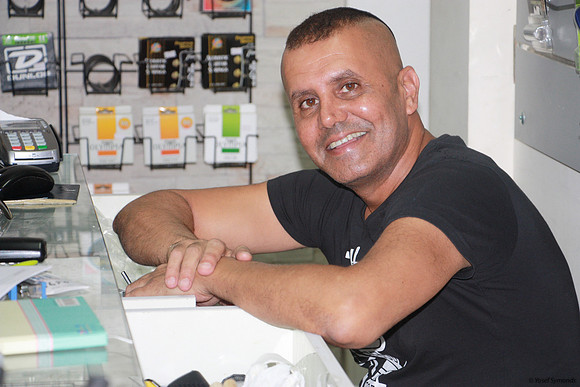 Oshri Provides Music in Beit Shemesh 1