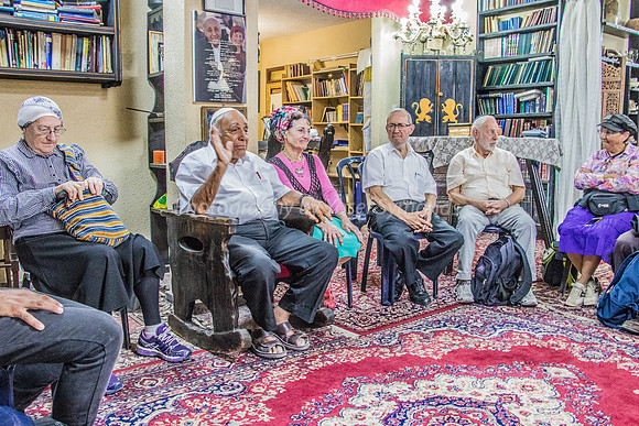 Moshe Zar and WifeAddressing Visitors 180927-1