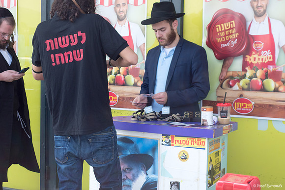 Nothing Like the Experience of Donning Tefillin 190920-1