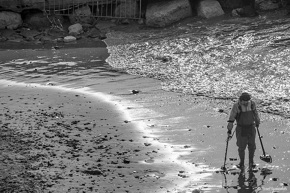 The Beachcomber 220325-8