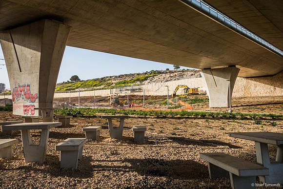 Under Eastern Bridge 220405-1