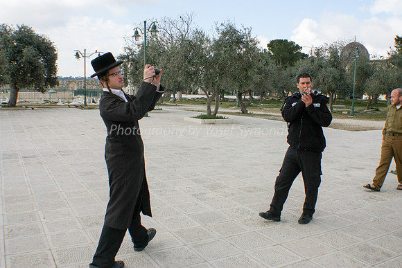 Hareidi and Police Photographers 170402-3