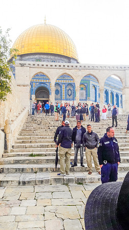 Descending from Dome of Rock Westward 170402-2