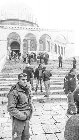Descending from Dome of Rock Westward 170402-3