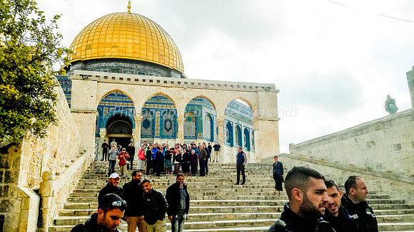 Descending from Dome of Rock Westward 170402-4