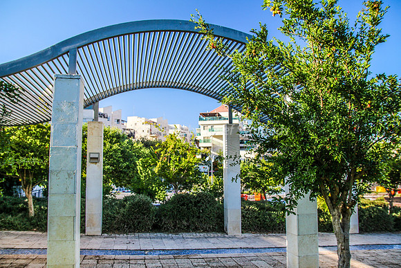 Undulating Pathway Cover - Park Ayalon - 14