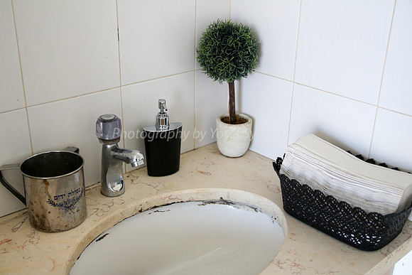 Sink Toiletries on Religious Settlement