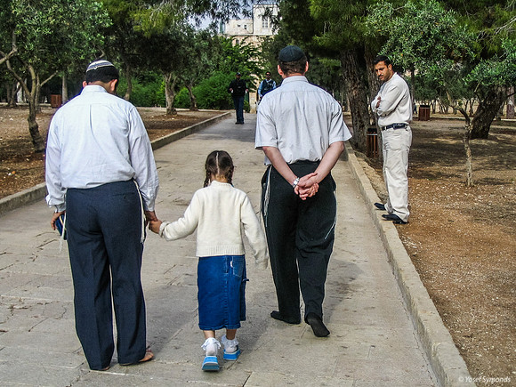 7 Shlomo and Shira Observed By the Wakf 050512-2