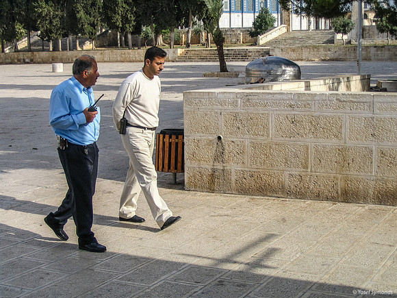 Wakf Monitoring Dangerous Jews 050512-1