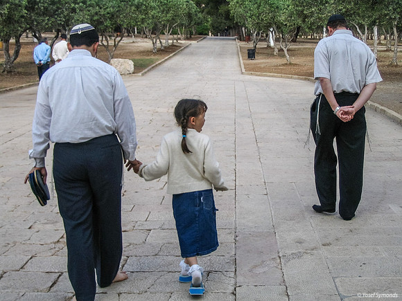 6 Shlomo and Shira On Northern Path Heading West 050512-7
