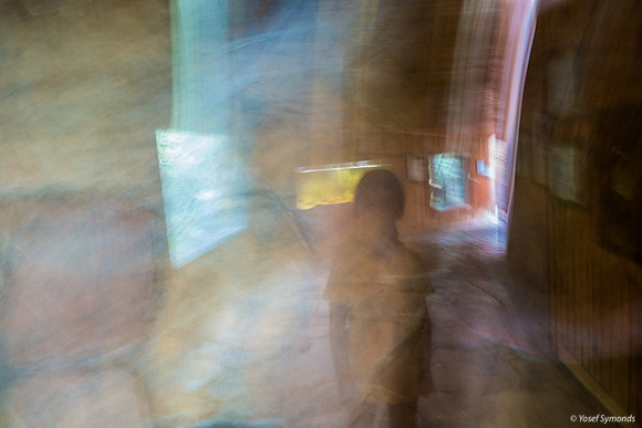 Child At the Zoo 220918-1