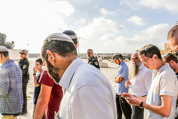 Rav Yitzchak Levy Guides Group 4
