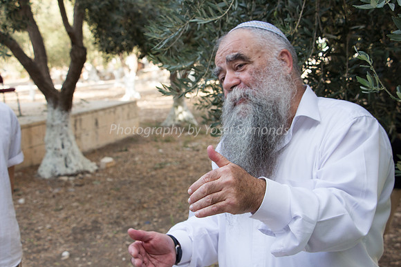 Rav Yitzchak Levy Guides Group 8