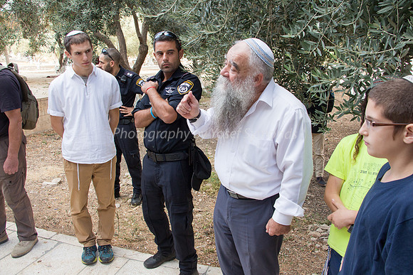 Rav Yitzchak Levy Guides Group 10