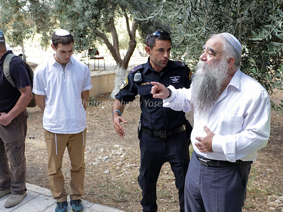 Rav Yitzchak Levy Guides Group 11