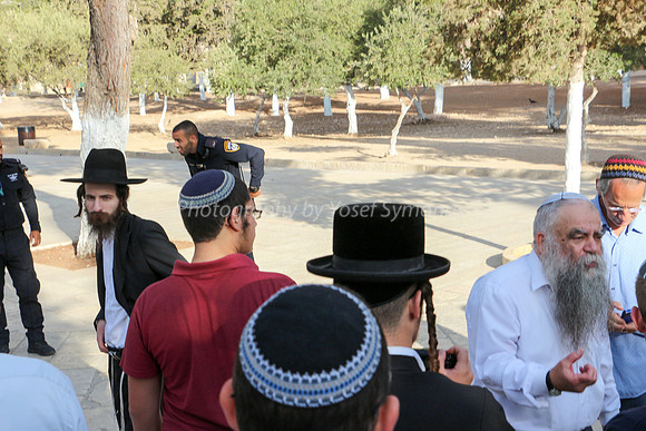 Rav Yitzchak Levy Guides Group 14