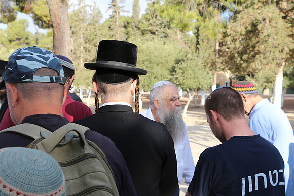 Rav Yitzchak Levy Guides Group 15