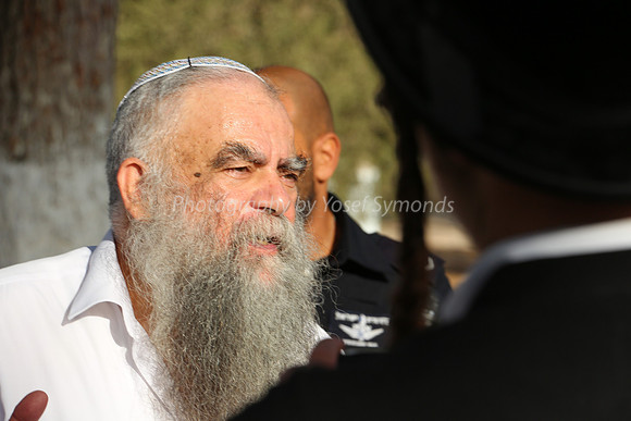 Rav Yitzchak Levy Guides Group 16