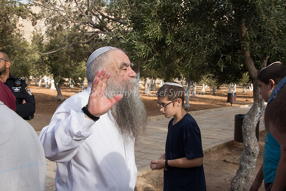 Rav Yitzchak Levy Guides Group 23