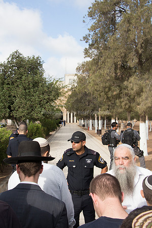 Rav Yitzchak Levy Guides Group 24