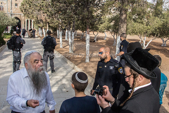 Rav Yitzchak Levy Guides Group 27