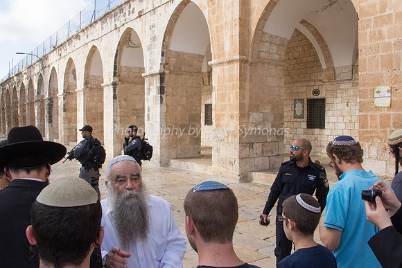 Rav Yitzchak Levy Guides Group 29