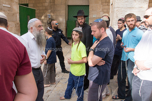 Rav Yitzchak Levy Guides Group 32