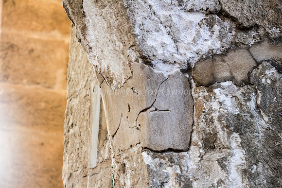 Plastering Over of Mezuzah Niche on Mugrahbi Gate? 1
