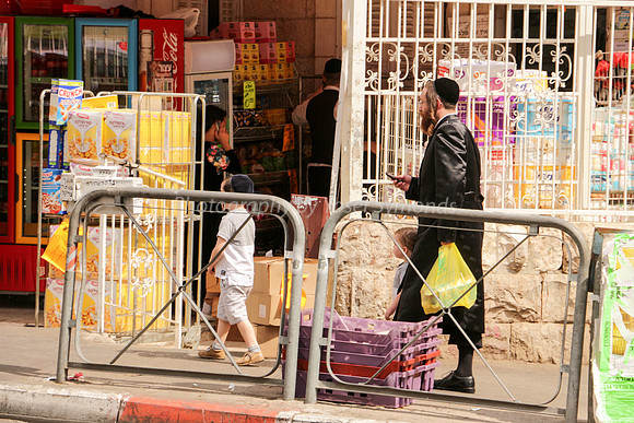 Pre-Shabbat Shopping Mekor Baruch