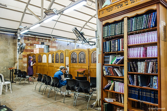 Women's Section of Beit Knesset In Maarat Hamachpelah 130718-1