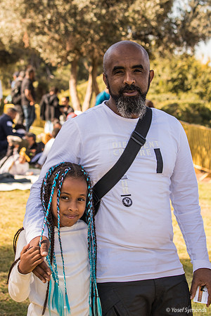 Father and Little Daughter 221123-2