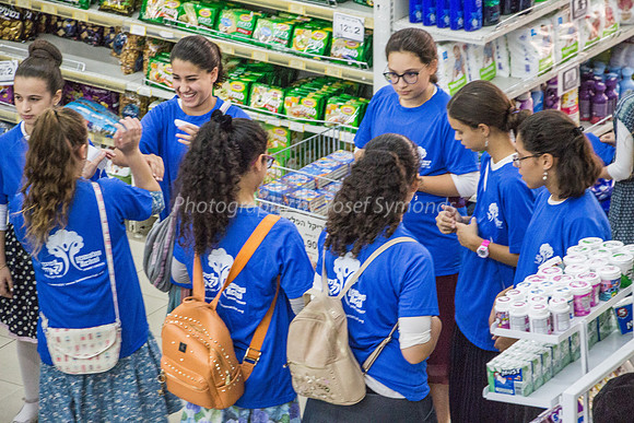 LeMaan Achai & Generous Batmitzvah Girl