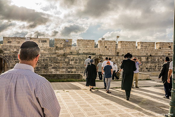 Descending Steps to Eastern Wall 210617-1