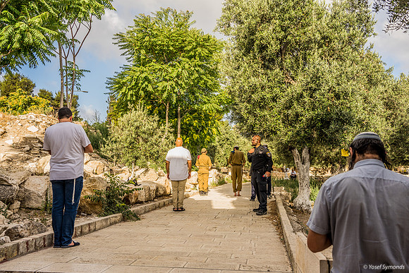 Facing the Site of the Holy Temple 210617-1
