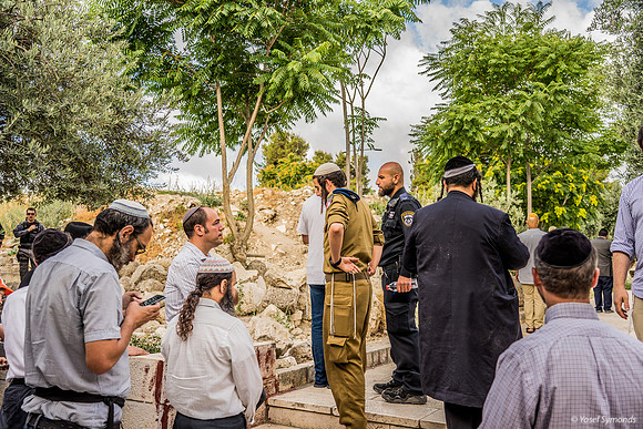 Facing the Site of the Holy Temple  210617-6