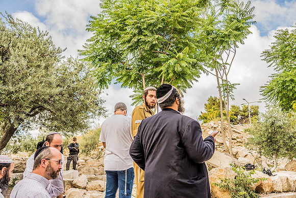 Facing the Site of the Holy Temple  210617-7