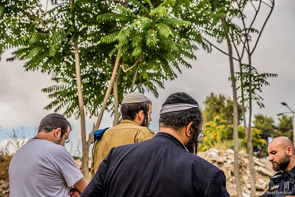 Facing the Site of the Holy Temple  210617-11