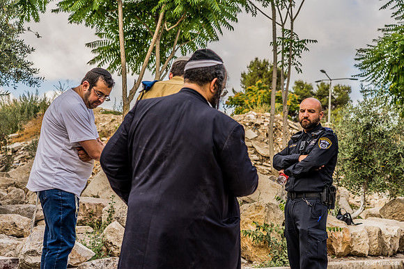 Facing the Site of the Holy Temple  210617-12