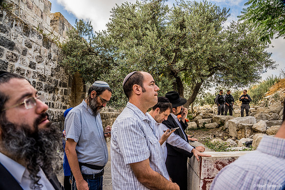 Facing the Site of the Holy Temple  210617-14