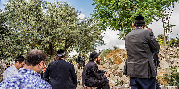 Facing the Site of the Holy Temple  210617-16