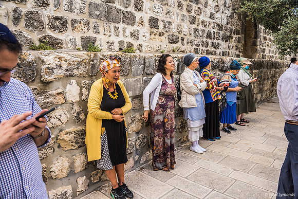 Ladies Facing the Site of the Holy Temple  210617-18